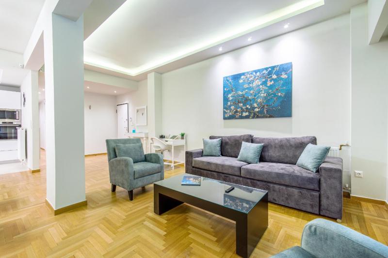 Urban Luxury on a Quiet Street in the Center of Athens — отель в Афины, Греция