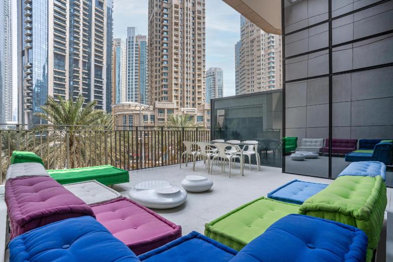 Chic 2BR Duplex, Huge Balcony High-End Furniture - Allsopp&Allsopp — отель с удобствами в Дубае