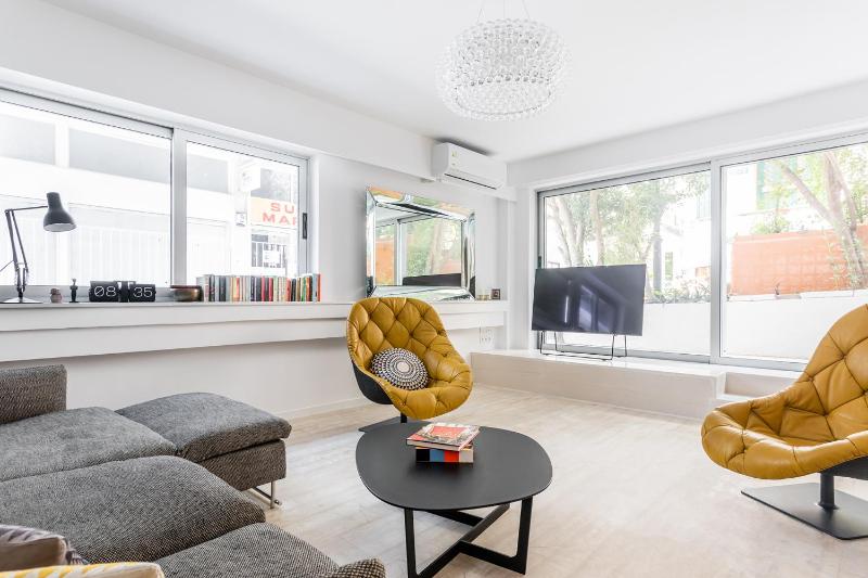 Trendy Apt Spacious Living Modern Comforts DA12 — отель в Афины, Греция