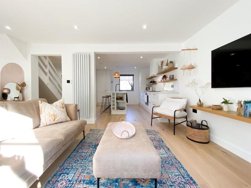 Pass the Keys - Beautiful designer Maisonette with Garden and BBQ — комфортный отель в Лондоне