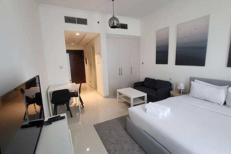 DAMAC HILLS - MONOLOCALE INCANTEVOLE CON PISCINA — комфортный отель в Дубае