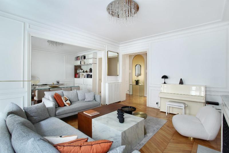 Exceptional apartment - Place de l'Etoile 4BR7P — комфортный отель в Париже