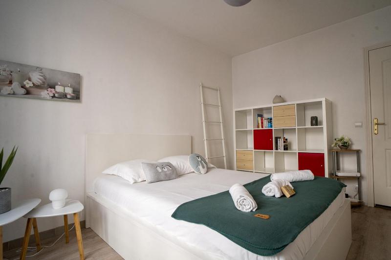Cosy cocoon close to Belleville — отель в Париже, Франция