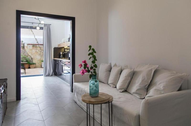 Aura Spacious 2 Bedroom Apartment — отзывы гостей и цены