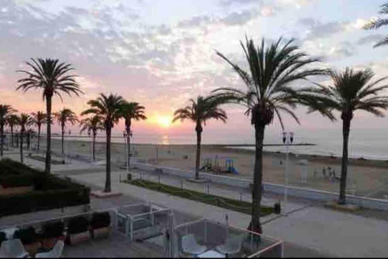 Цены на Precioso apartamento con vistas al mar. Piscina. в Валенсии