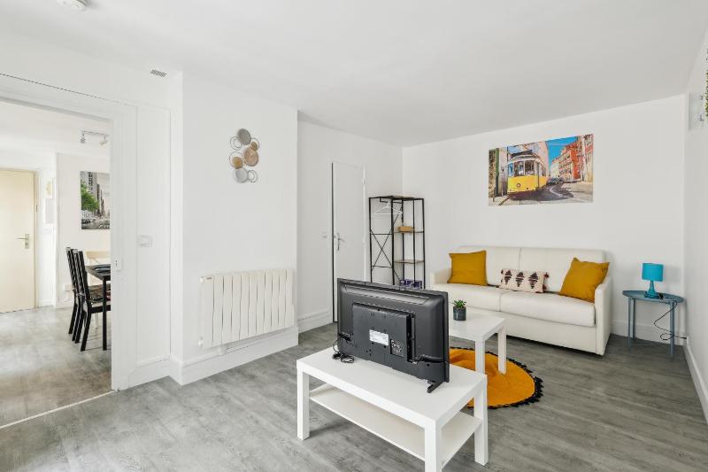 Цены на Chic apart downtown Paris в Париже