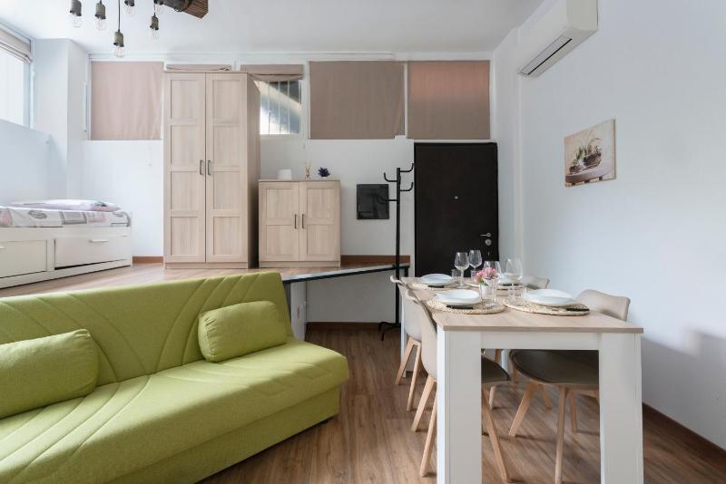 Elegant Sweet Home Suite - Milan, 15 minute Duomo — отель с удобным расположением в Милане