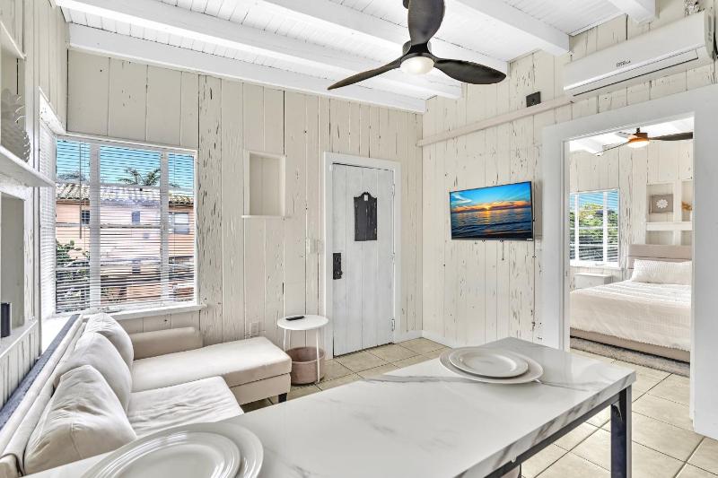 Цены на New Year and Holiday Charming Miami Riverfront Stay! в Майами