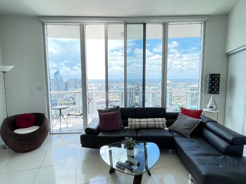 2/2 Penthouse at Opera Tower Edgewater — отель с удобствами в Майами