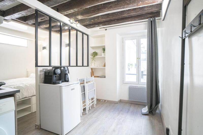 Charming studio near the Palais Garnier — отель с удобствами в Париже