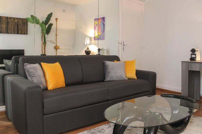 Pretty love nest close to Pere-Lachaise — комфортный отель в Париже