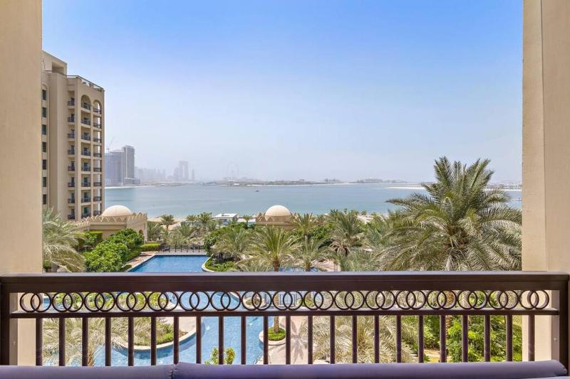 StoneTree - Fairmont North 2 BR - Sea View — отель с удобным расположением в Дубае