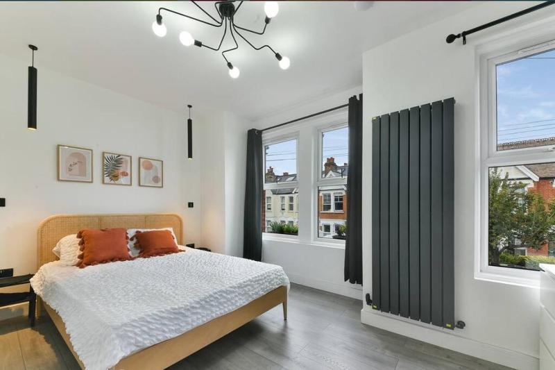 Цены на London 2-Bedrooms Apartment в Лондоне
