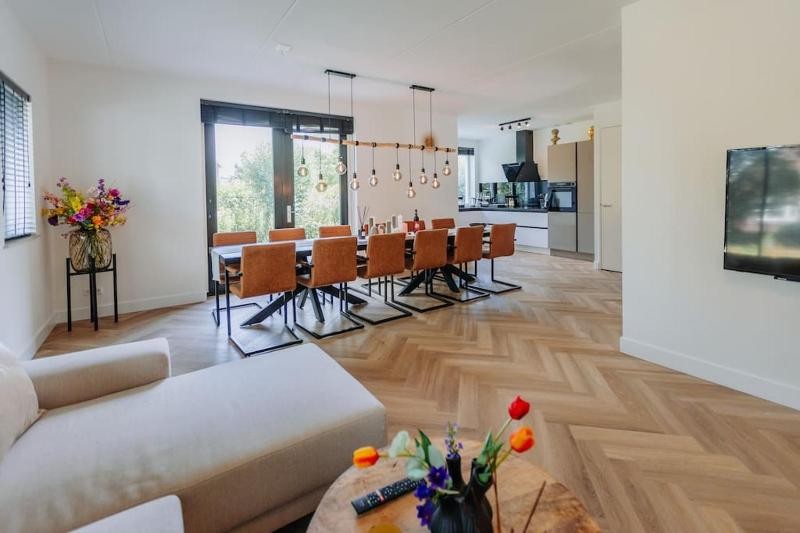 Цены на Brand new luxurious 6 bedroom villa in Amsterdam в Амстердаме