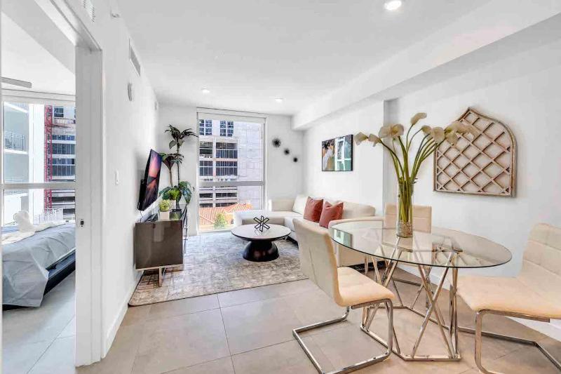 Цены на Modern Unit in Downtown Miami With Free Parking в Майами