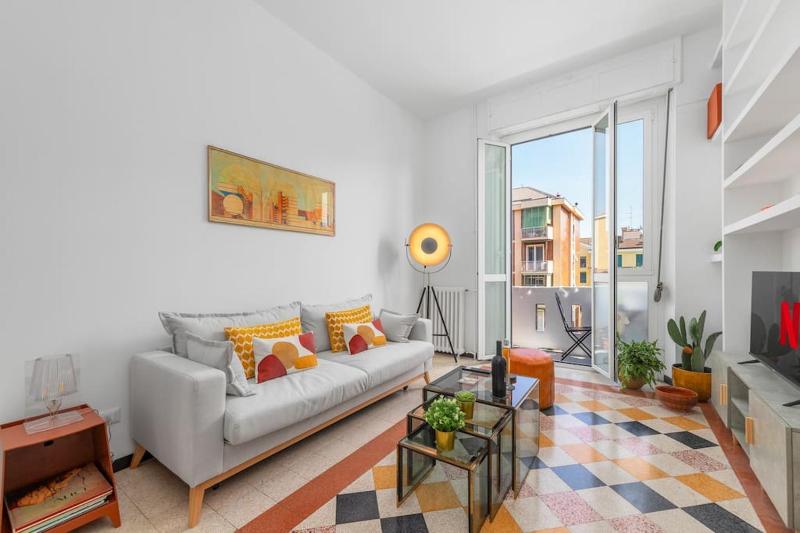 [Boutique Suite]Navigli View,Balcony,20min to Duomo — забронировать отель в Милане