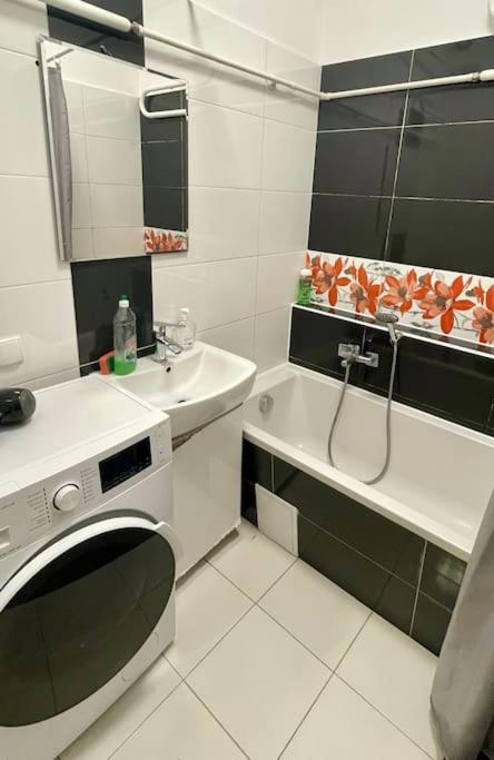 Fantastic - NS3 Room 3 — забронировать отель в Варшаве