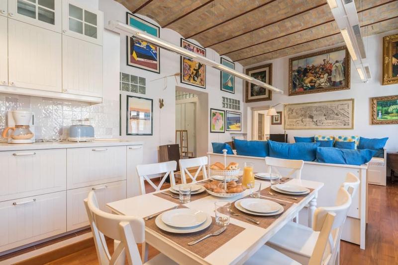 NEW! Bright Apartment — отель с удобным расположением в Риме