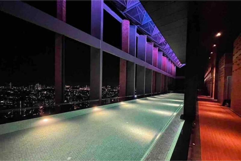 [Sky Infinity Pool] Modern Suite @ Mid Valley KL — комфортный отель в Куала-Лумпуре