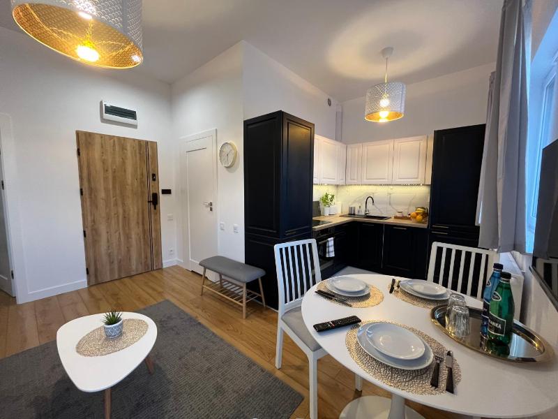 R HOUSE - brand new apartments with patio and garage — отель с удобным расположением в Варшаве