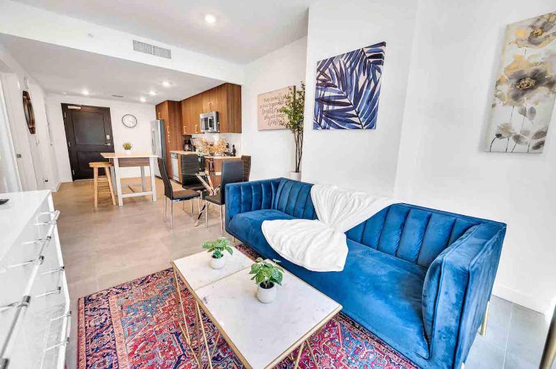 Charming Apt in the Heart of Downtown With Free Parking — забронировать отель в Майами