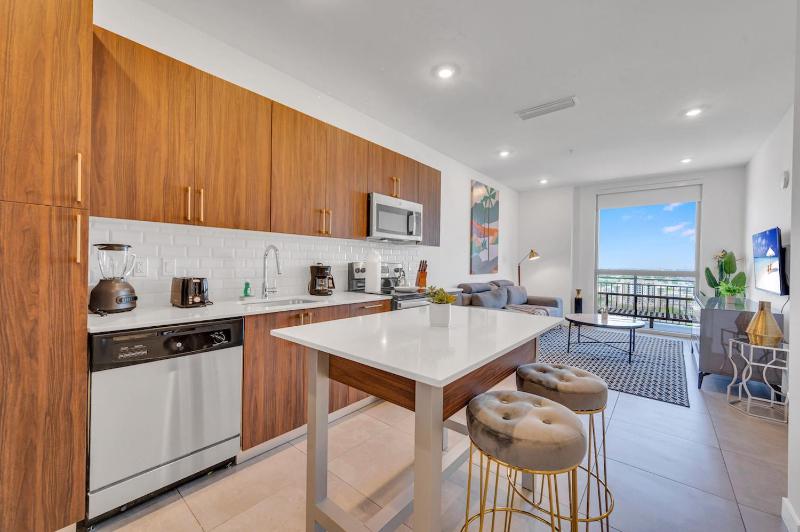 Modern 2 Bed Mins from Brickell With Free Parking — отель с удобствами в Майами