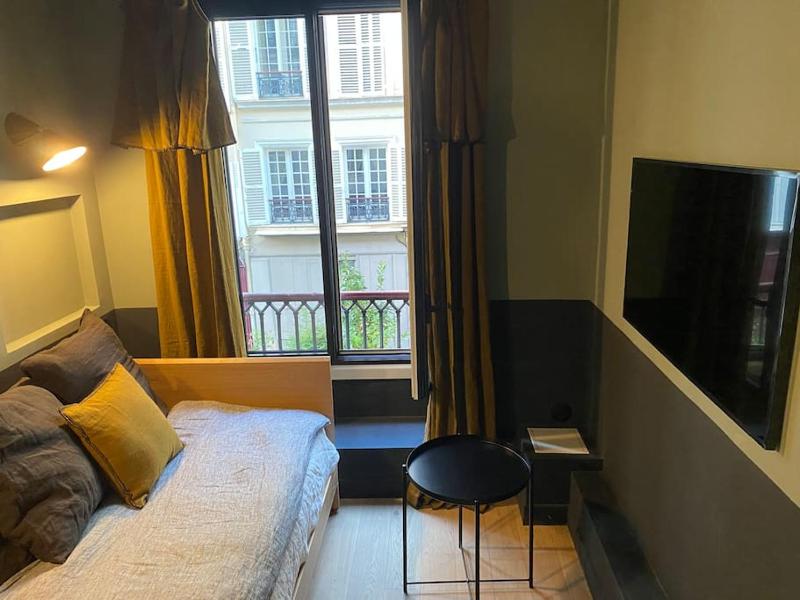 Цены на Quartier rue des Martyrs 9th в Париже