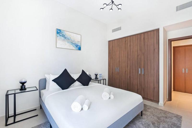 Vida Creek: 1BR Luxury Skyline Oasis — отель с удобствами в Дубае