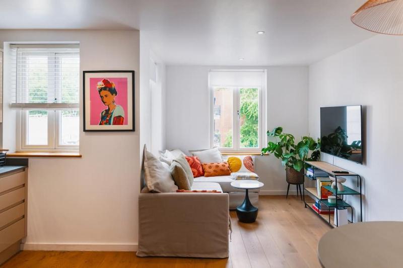 Cosy flat in the heart of Camden — отель с удобствами в Лондоне