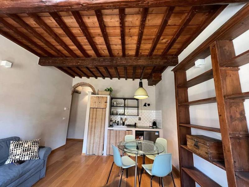 Цены на Over the roofs of Florence - Tornabuoni - Duomo - Repubblica в Флоренции