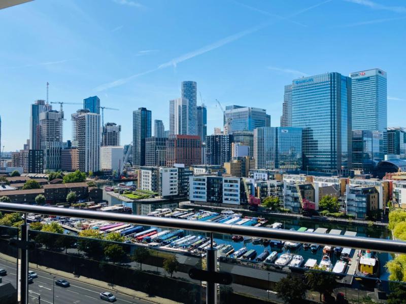 Цены на Morden 2bed2bath London Zone2 City/River View Home в Лондоне
