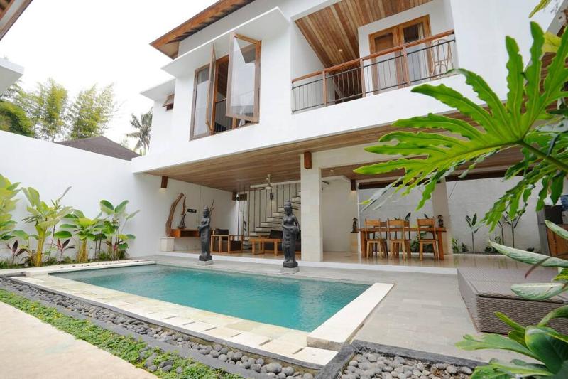 Villa Alina - Spacious villa for 6 people — отель с удобным расположением в Убуде