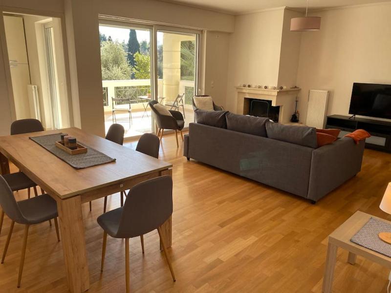 Urban Apartment in Marousi with Rural View — отель с удобным расположением в Афины