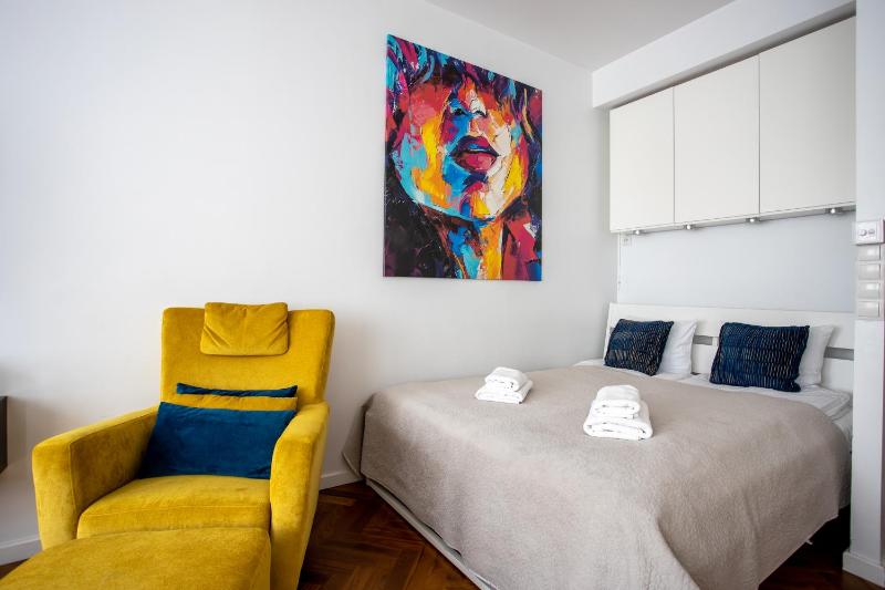 Цены на Golden Apartments Warsaw - Luxury Apartment - City Center-Top Location - Zurawia в Варшаве
