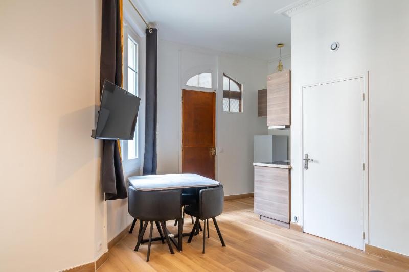 Цены на Appartement Metro Alexandre Dumas в Париже