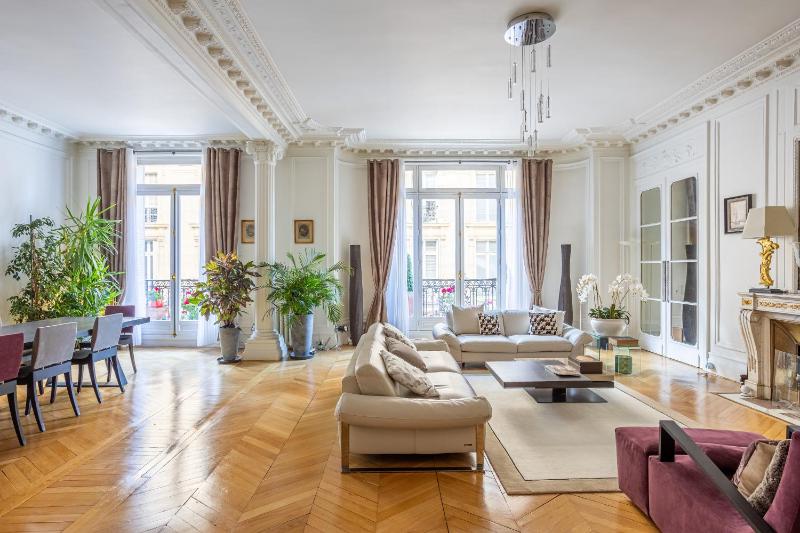 Prestigious Appartement Trocadero — комфортный отель в Париже