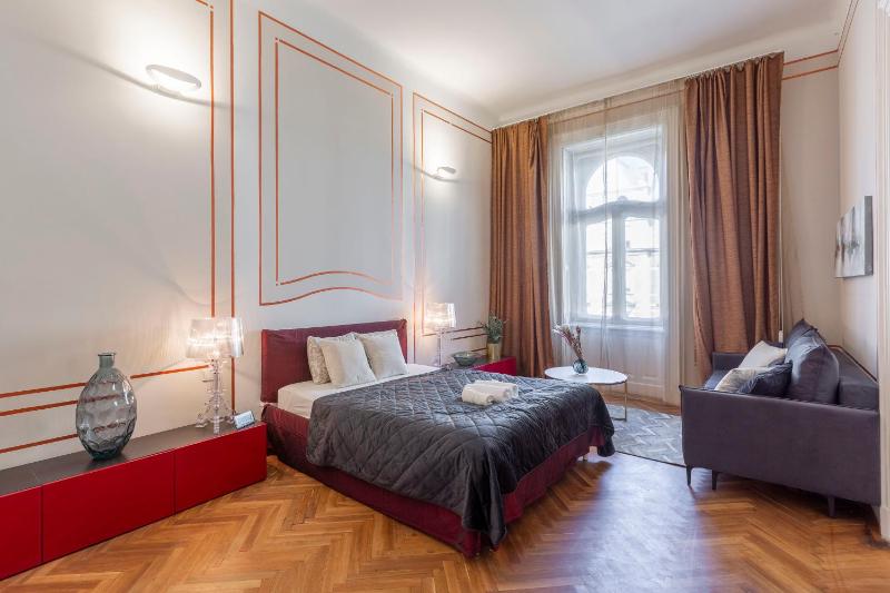 Exclusive & Stylish Central Apartment in the Heart of Budapest — отель с удобствами в Будапеште