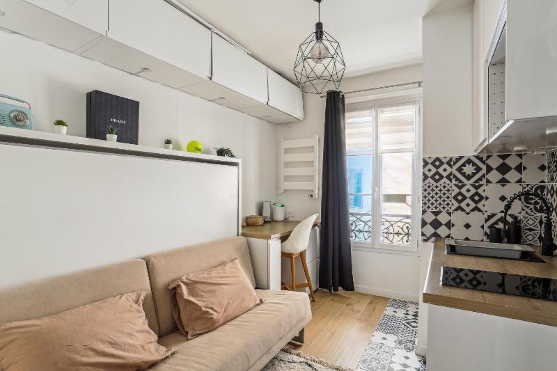 Small comfortable studio near Eiffel Tower — отель с удобным расположением в Париже