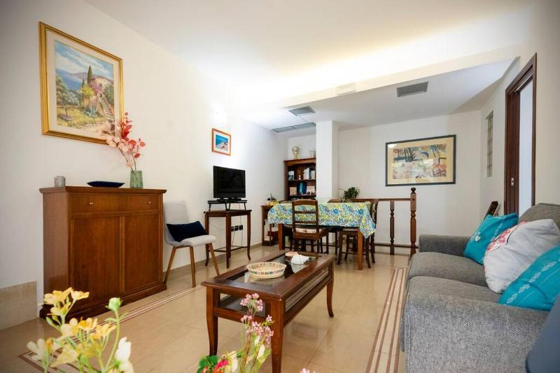 La Via per Tharros a Oristano - Spazioso appartamento