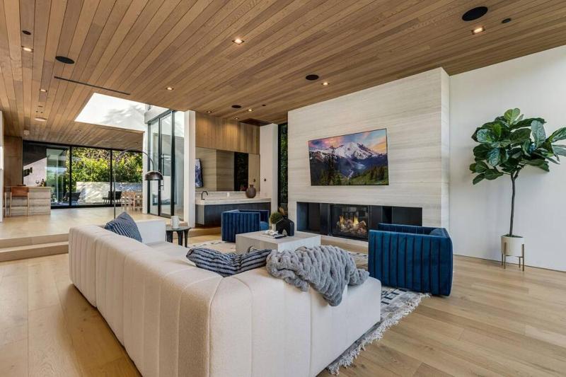 Modern, Resort-Style Home in West Hollywood — комфортный отель в Лос-Анджелесе