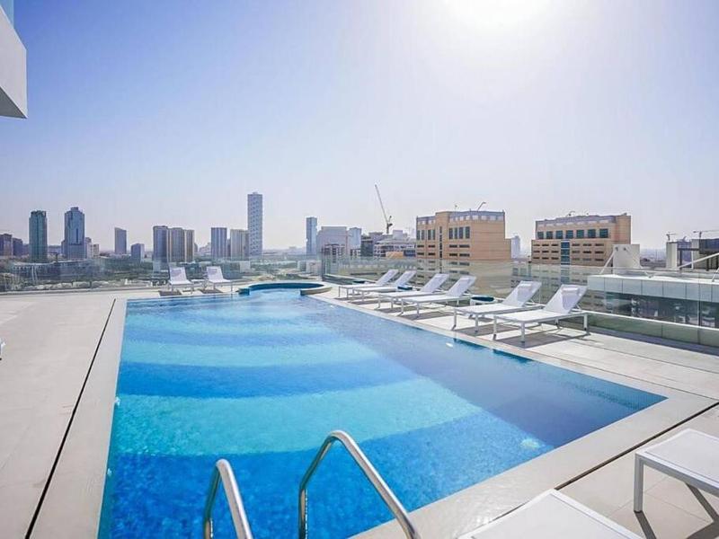 Pool, Gym, Sauna and Jaccuzi - Bluebell Residence - JVC — отель с удобным расположением в Дубае