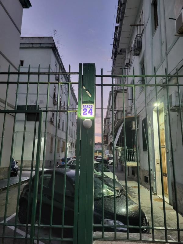 More house stazione centrale — забронировать отель в Неаполе