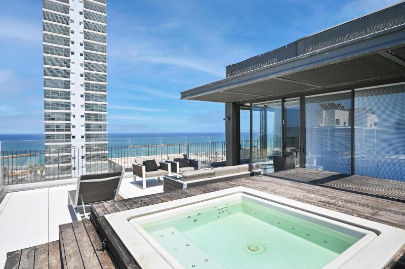 Luxurious 3BR Penthouse with Jacuzzi by HolyGuest — отзывы гостей и цены