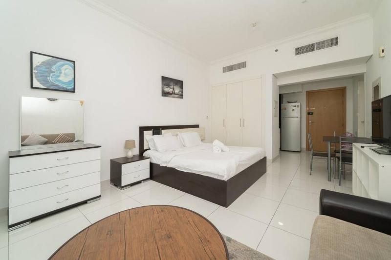 StoneTree - Elegant Studio in Business Bay — комфортный отель в Дубае