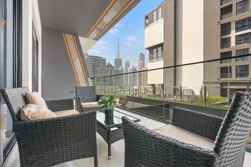 WelHome - Contemporary 1BR in Binghatti Canal & Burj Views — забронировать отель в Дубае