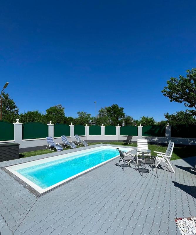 Цены на Atemberaubendes Apartment + Pool в вене
