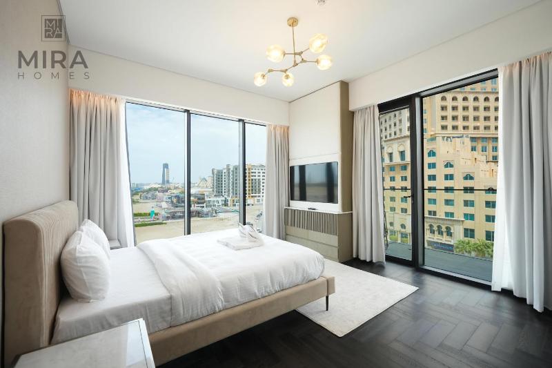 Mira Holiday Homes - Newly 1 bedroom with pool access — отель с удобствами в Дубае