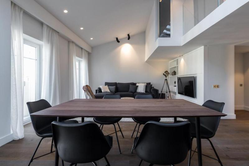 Duplex Nice Avenue Jean-Medecin — забронировать отель в Николь