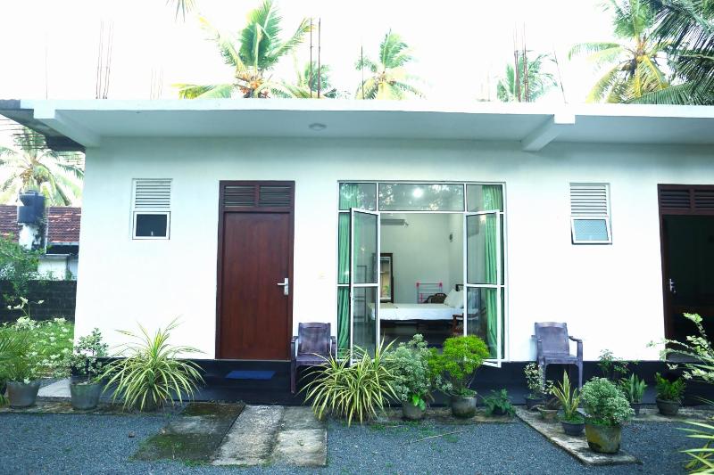 Sandy Palms Guesthouse — отель в Хиккадува, Шри-Ланка