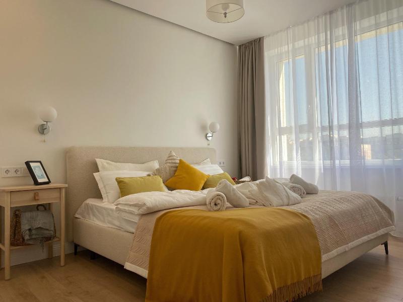 Цены на Svetlye i uutnye apartamenty v centre Almaty в Алматы